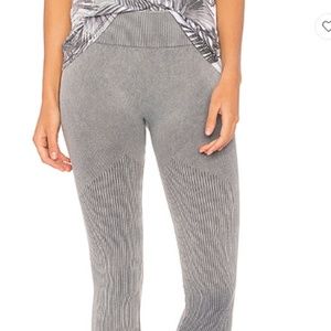 Onzie seamless stonewash leggings size xs/s